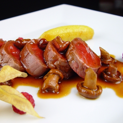 Filete mignon de ternera con frutas tropicales