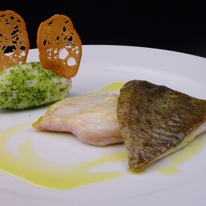 Rodaballo a la plancha con puré de patata disfrazado