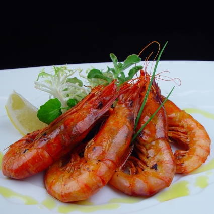 Gambas a la plancha con aceite de ajo y limón y ficoide glacial